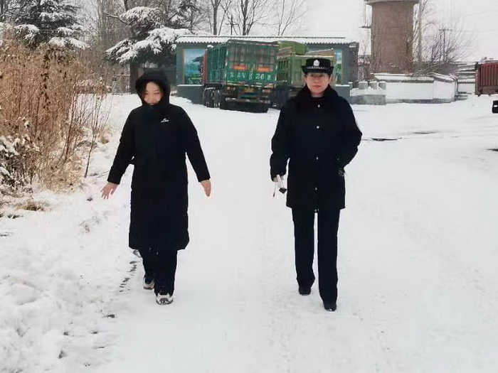 冬雪增寒意 服务暖人心